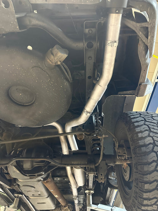 Grail Auspuffanlage Dodge RAM 1500 Gen. 4 (13-18) Schwarze Endrohre Montage bei Grail