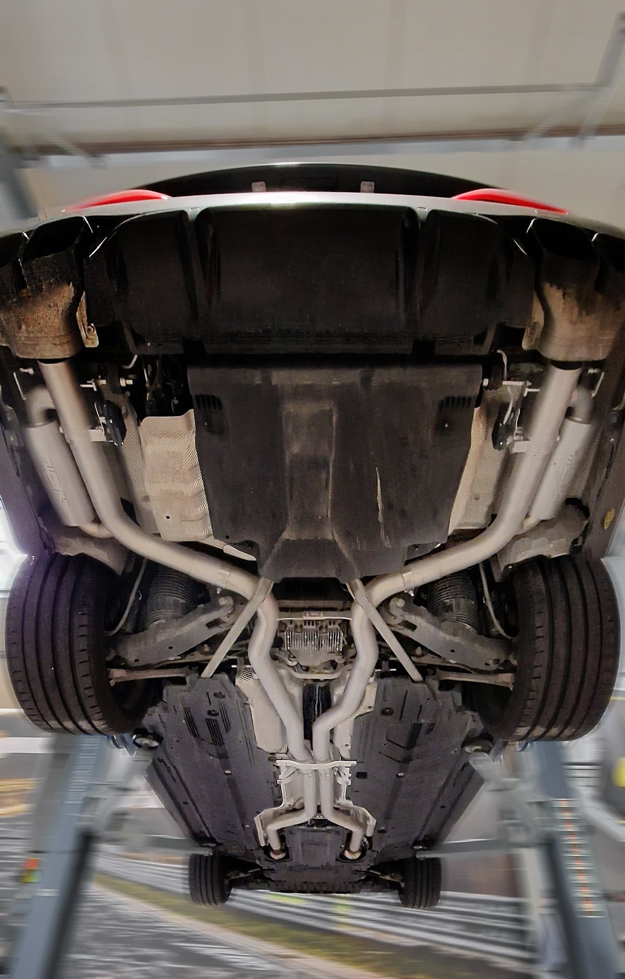 Grail Auspuffanlage Mercedes Benz AMG E63 & E63S 213 T-Modell ohne OPF Montage bei Grail