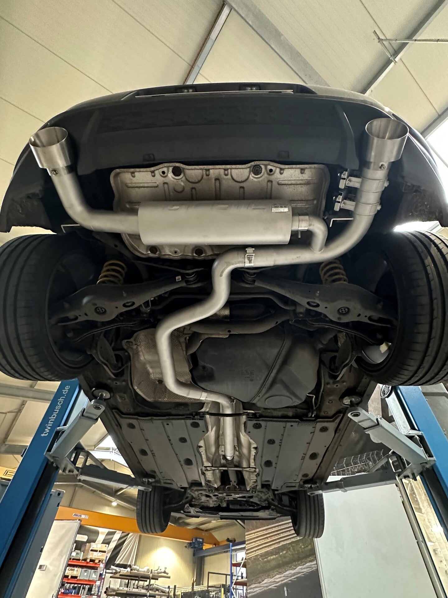 Grail Auspuffanlage Volkswagen Golf 8 GTI 3-Zoll ohne Endrohre an HJS DNPA glasperlengestrahlt