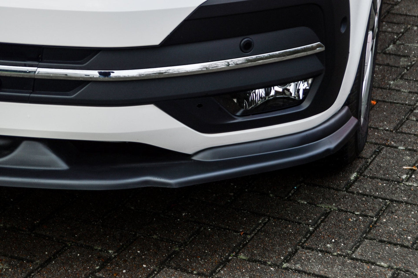 CUP Frontspoilerlippe ABS Volkswagen Bus T6 ab Bj.: 2019- Carbon