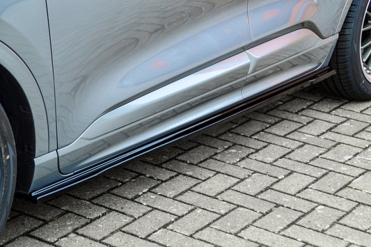 Seitenschwellersatz CUP Ford Kuga 3, Typ DFK ab Bj.: 2019- Schwarz Glanz