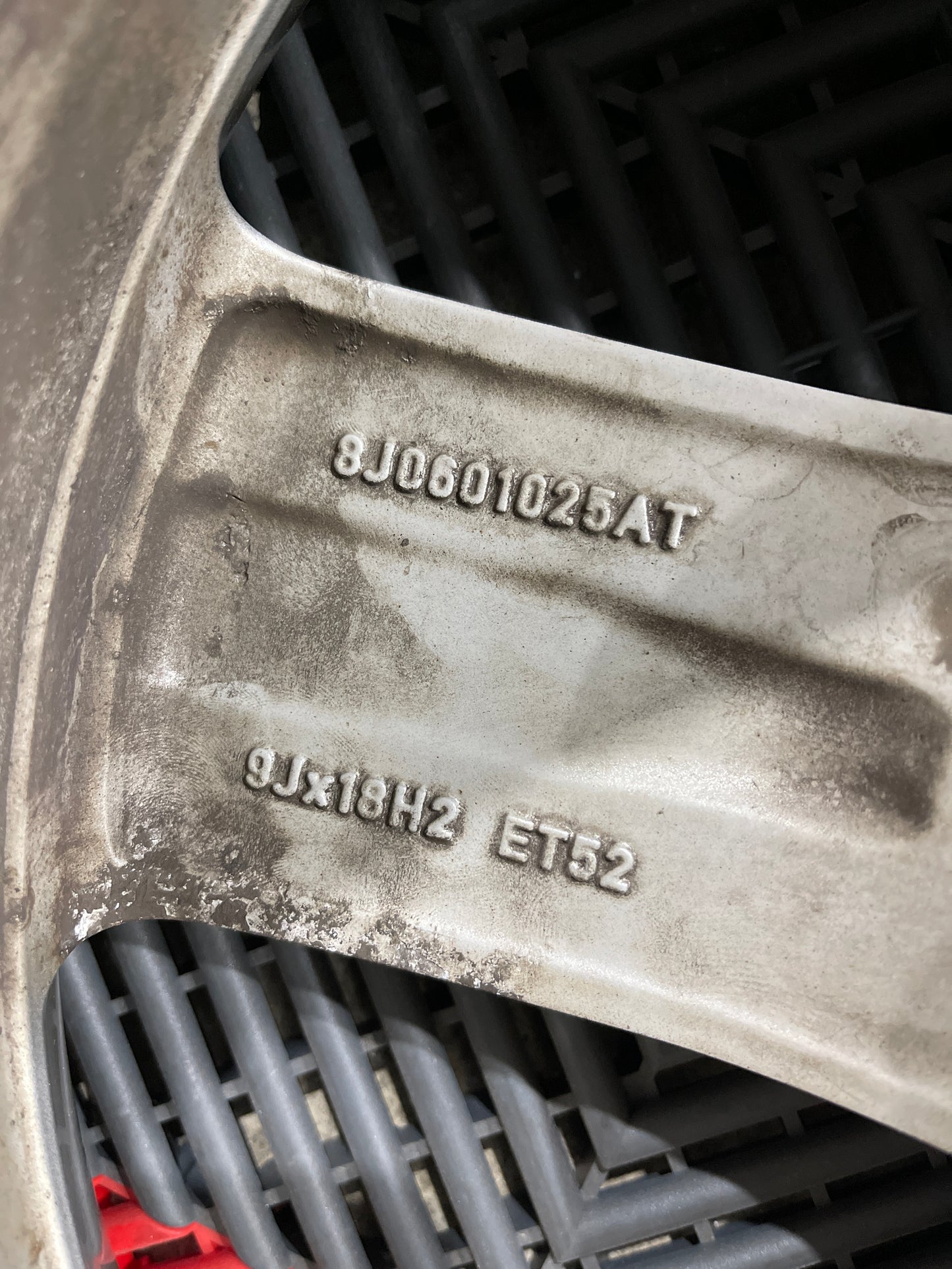 Original Alufelgen Audi TT 8J 8J0601025AT 9x18 ET52 5x112 Satz