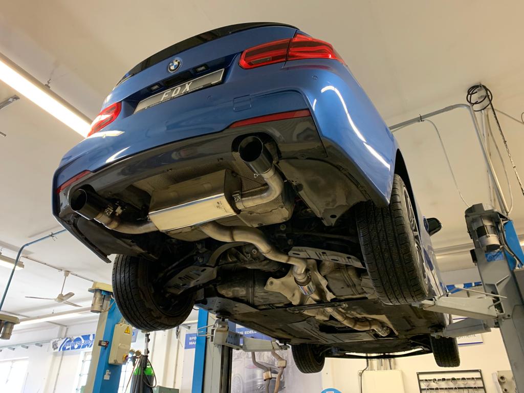 BMW F30/31 - 330i xDrive Endschalldämpfer quer Ausgang rechts/links - 1x100 Typ 25 rechts/links Schwarz emalliert - mit Abgasklappe im linken Endrohr