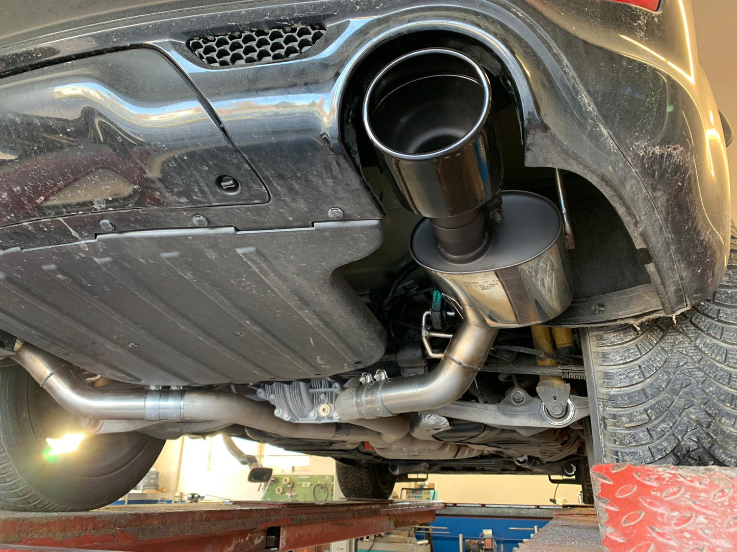 Jeep Grand Cherokee WK II - 6,4l SRT8 ab 2014 Endschalldämpfer rechts/links - 129x106 Typ 32 rechts/links SCHWARZ glänzend emalliert