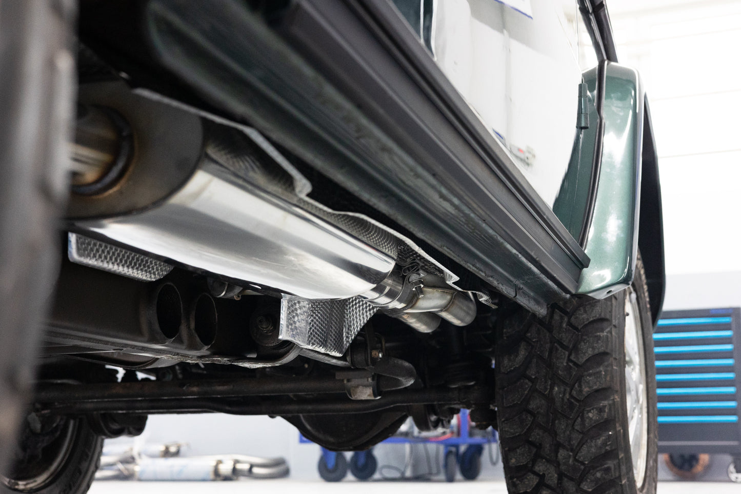 FOX Mercedes G-Klasse 463 - 300 GD Komplettanlage bestehend aus Krümmerrohr, Vorschalldämpfer und Endschalldämpfer inklusive Montagematerial - Endrohre 2x63mm Typ 14 - Für Modelle mit kurzen Radstand und ohne Trittbrett.