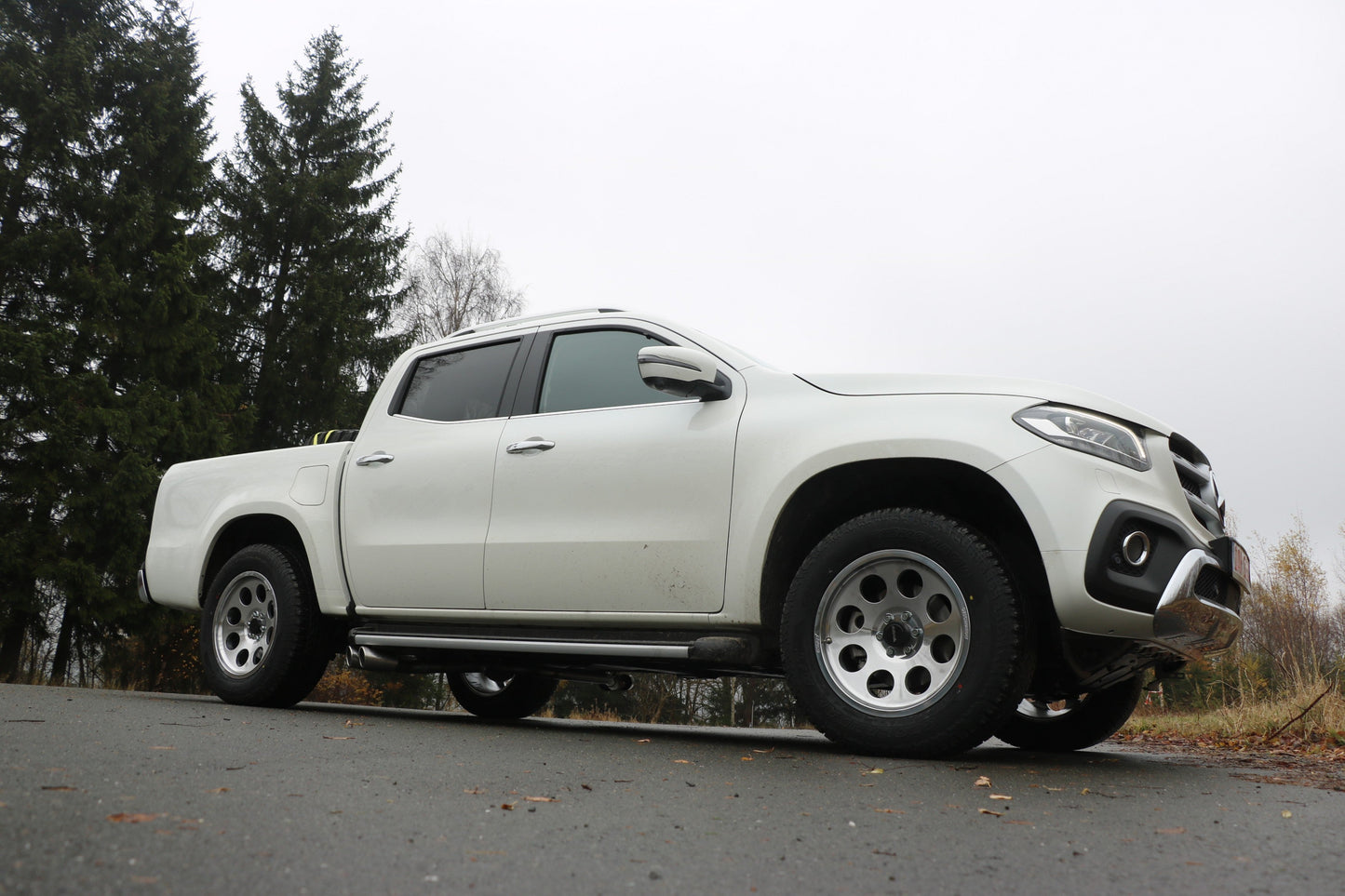 Mercedes X-Klasse 4matic Endrohrsystem Ausgang seitlich rechts und links am Fahrzeug - 2x90 Typ 16 rechts/links
