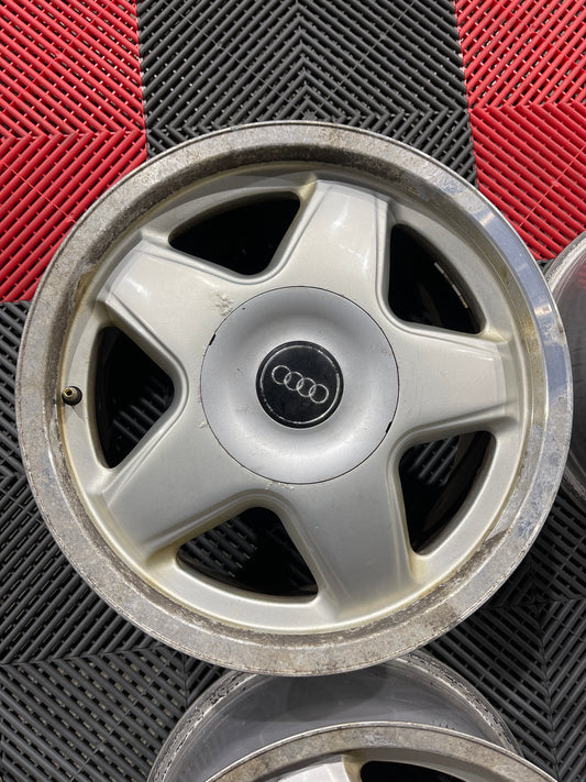 Original Alufelgen Audi A6 C4 4A0601025E 8x16 ET40 5x112