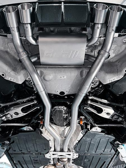 Grail Auspuffanlage BMW G8x M3/M4 3-Zoll ohne Endrohre Montage bei Grail