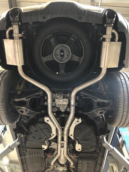 Grail Auspuffanlage Dodge Durango 5.7 R/T  Montage bei Grail