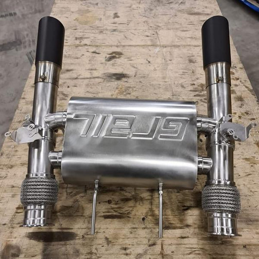 Grail Auspuffanlage McLaren 720S Edelstahl Endrohre mit integriertem Katalysator Montage bei Grail