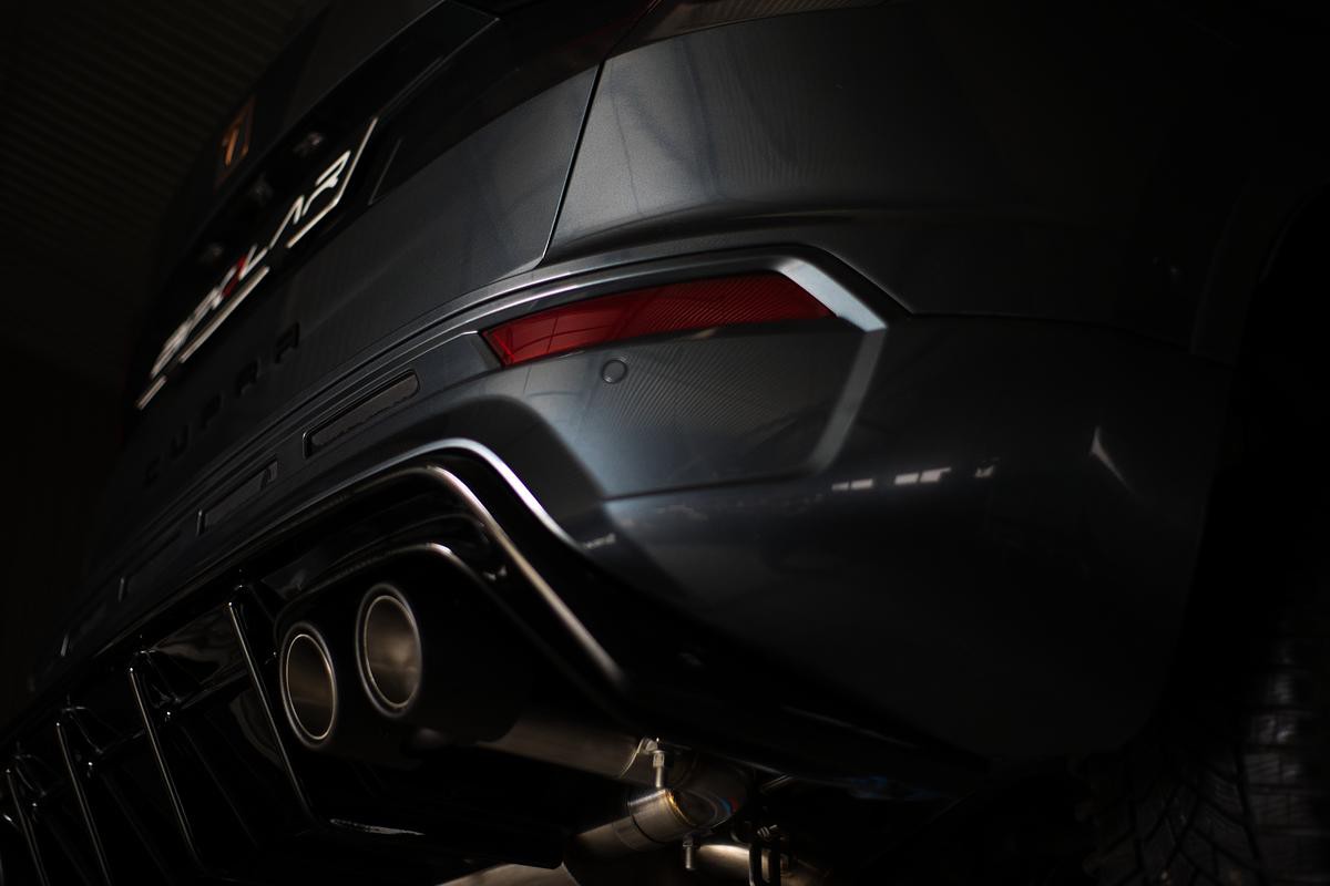 Grail Auspuffanlage Cupra Ateca 3.5-Zoll 4-flutig Carbon Endrohre an HJS