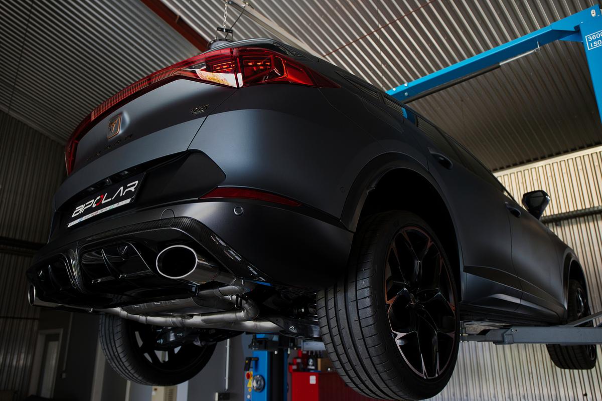 Grail Auspuffanlage Cupra Formentor VZ5 3.5-Zoll 4-flutig Schwarz Endrohre Montage bei Grail