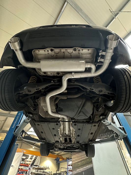 Grail Auspuffanlage Volkswagen Golf 8 GTI 3-Zoll Schwarze Endrohre Ø 115mm an Serie DNPA glasperlengestrahlt Montage bei Grail