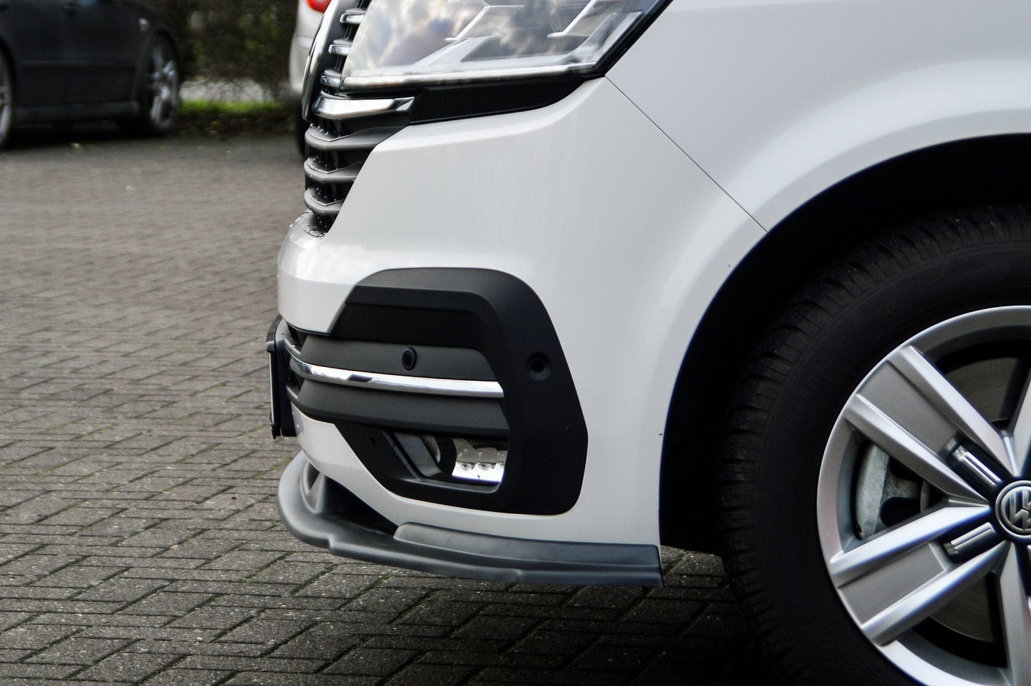CUP Frontspoilerlippe ABS Volkswagen Bus T6 ab Bj.: 2019- Carbon