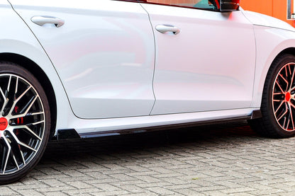 CUP Seitenschwellersatz mit Wing Skoda Octavia RS NX Limousine Schwarz Glanz