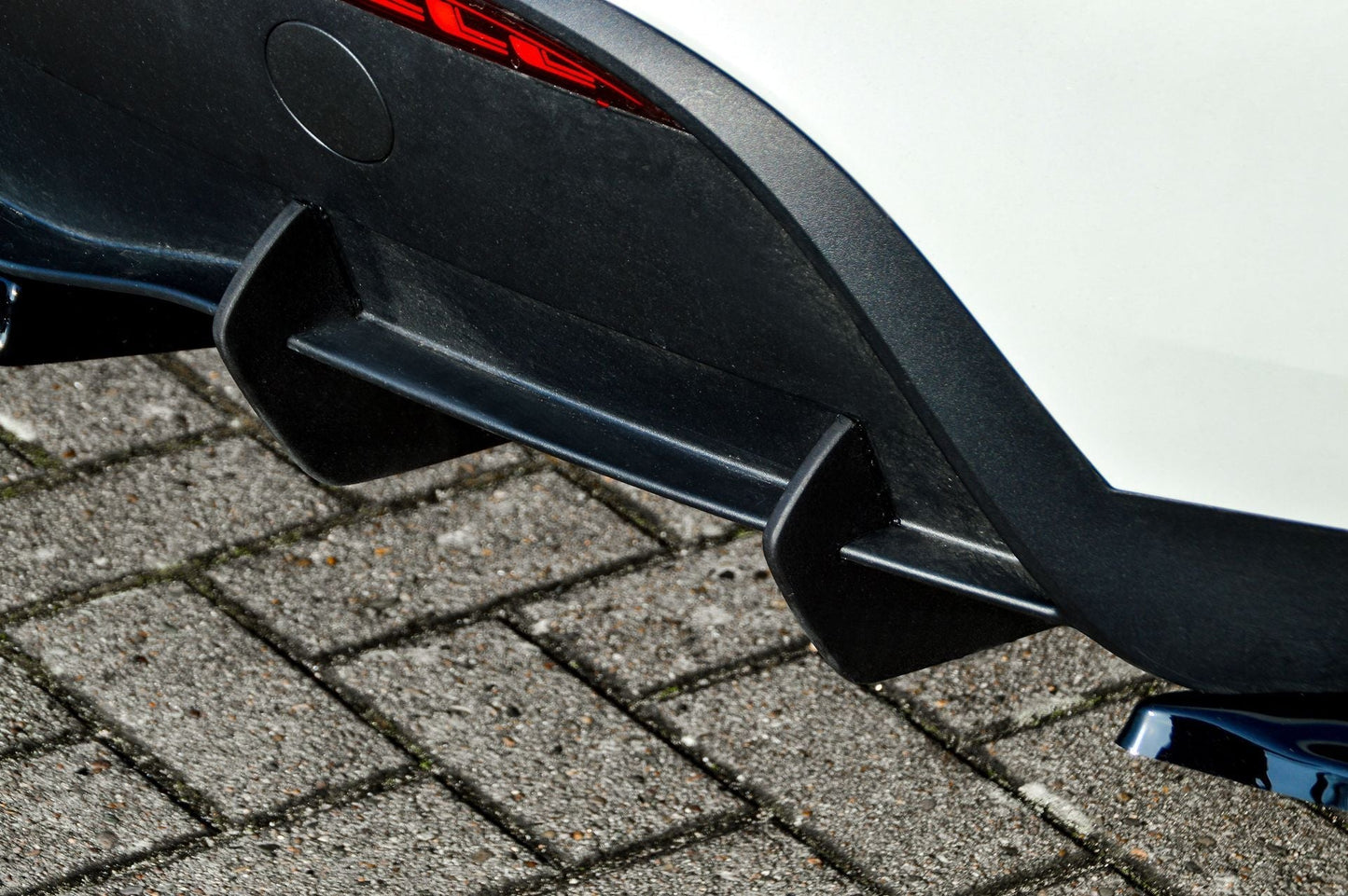 Gefräster Heckansatz Tesla Model Y Bj.:2020- Schwarz Matt