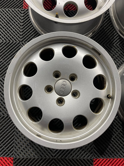 Original Alufelgen  Audi A6 4B 4B0601025P 7x16 ET45 Satz