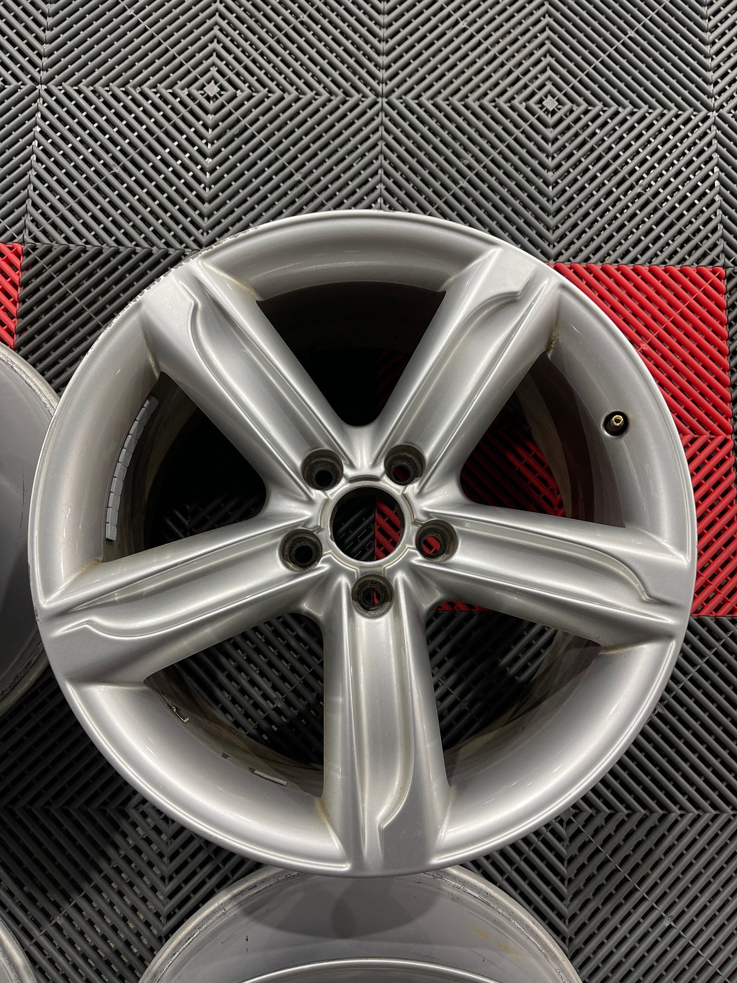 Original Alufelgen Audi TT 8J 8J0601025AT 9x18 ET52 5x112 Satz