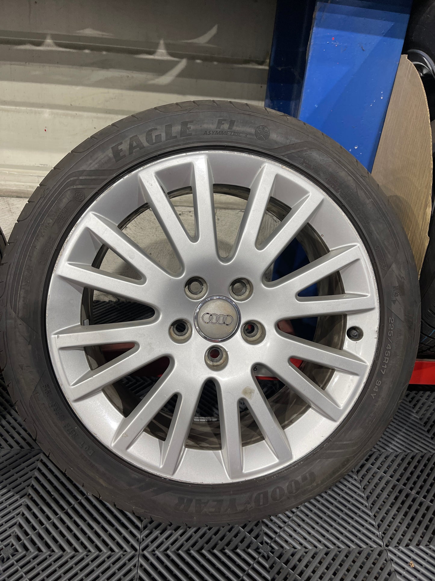 Audi A3 225/45R17 8P0601025AF Alufelge 6mm Sommerräder