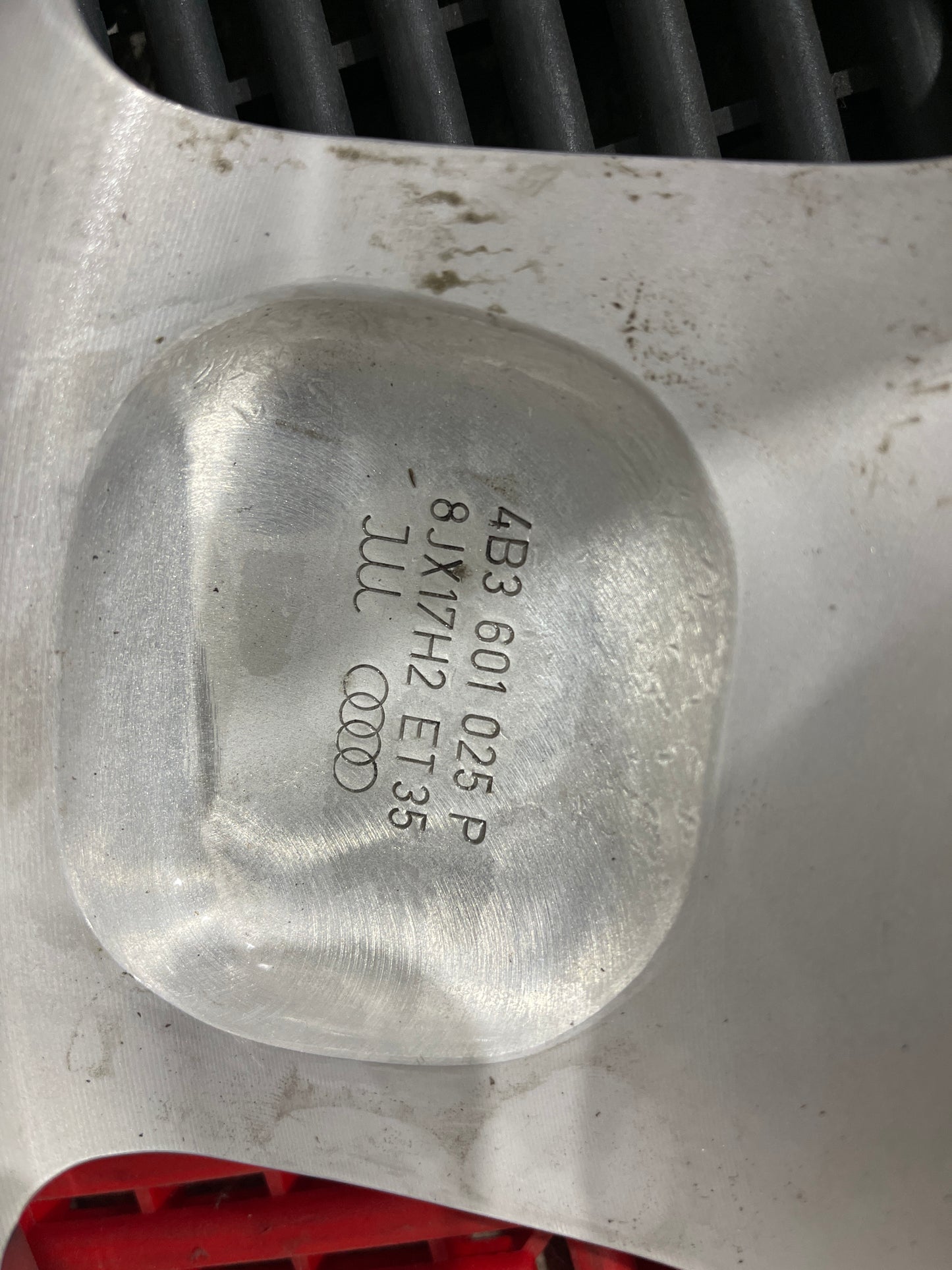 Original Alufelgen Audi A6 S6 4B V8 4B3601025P 8x17 ET35 Satz