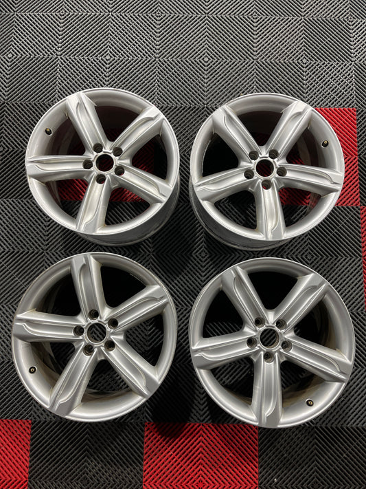 Original Alufelgen Audi TT 8J 8J0601025AT 9x18 ET52 5x112 Satz