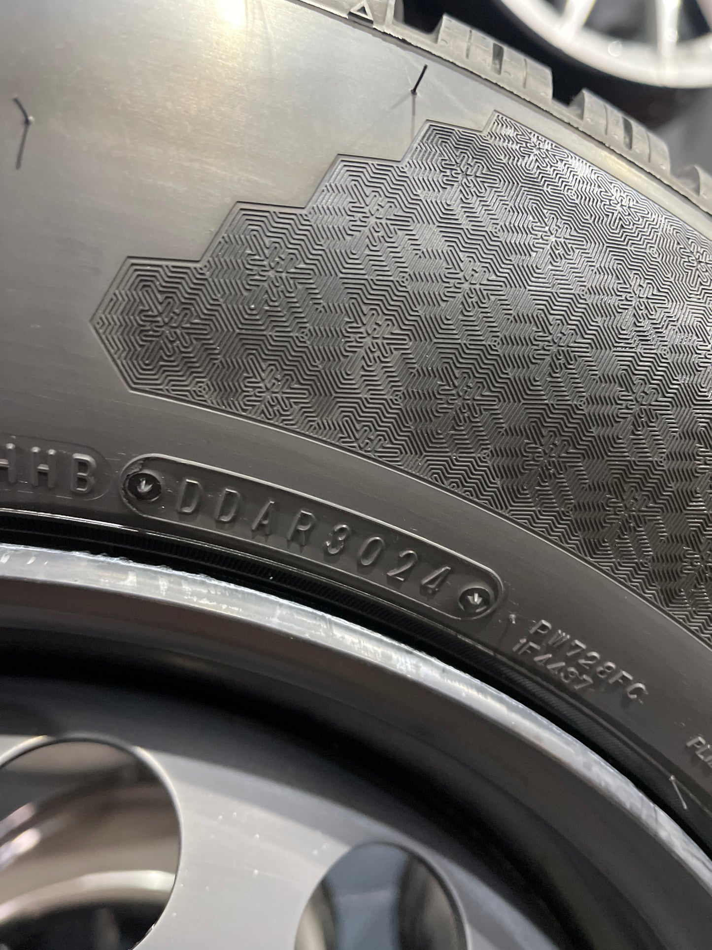 NEU Original Opel Combo E Peugeot 9815311677 Winterräder 215 65 R16 98 H