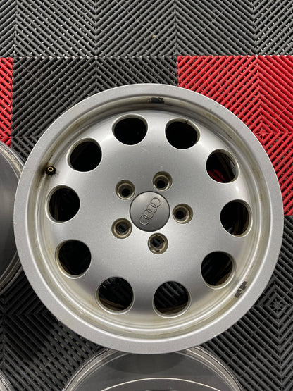 Original Alufelgen  Audi A6 4B 4B0601025P 7x16 ET45 Satz