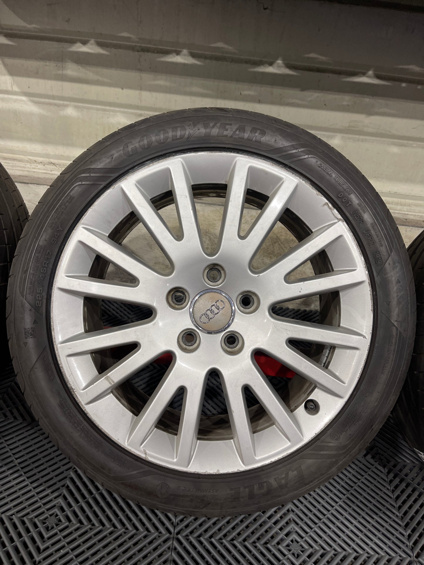 Audi A3 225/45R17 8P0601025AF Alufelge 6mm Sommerräder