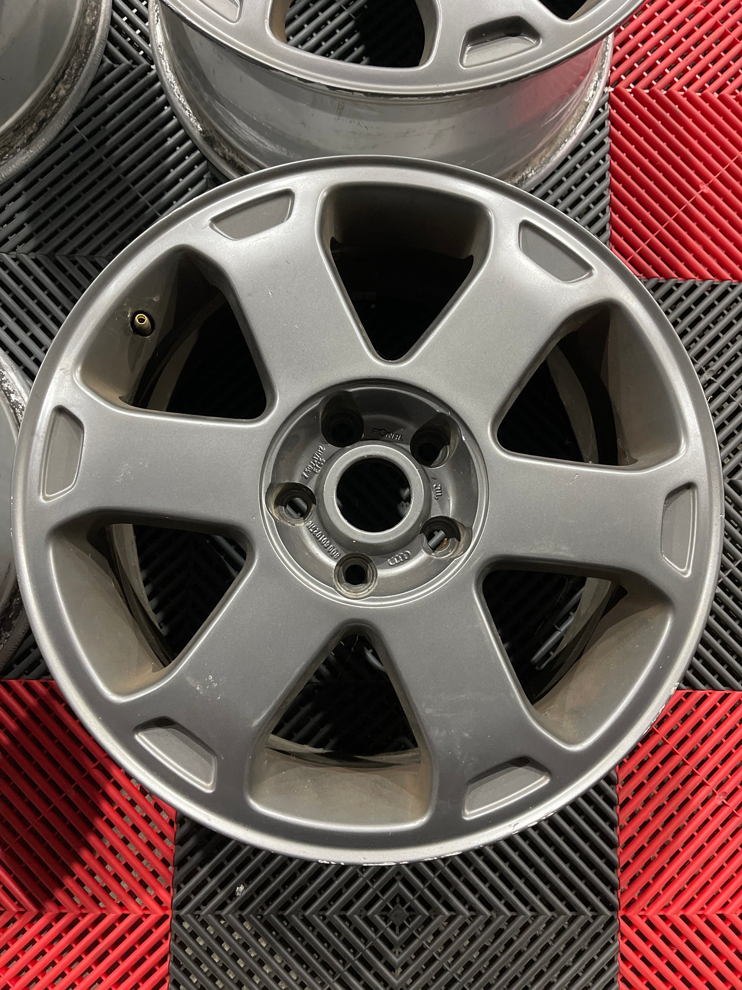 Original Alufelgen Audi S4 B5 8D0601025N 7,5x17 ET45 Satz