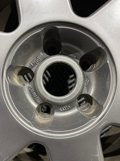 Original Alufelgen Audi S4 B5 8D0601025N 7,5x17 ET45 Satz
