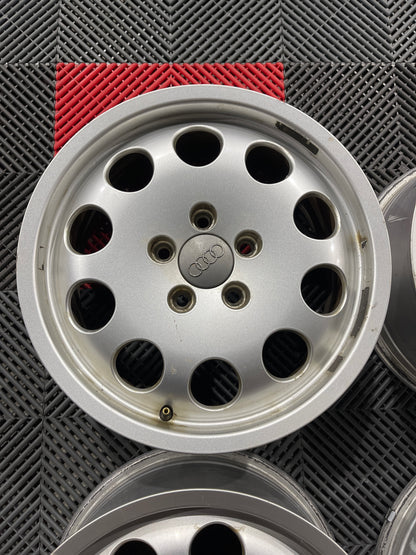 Original Alufelgen  Audi A6 4B 4B0601025P 7x16 ET45 Satz