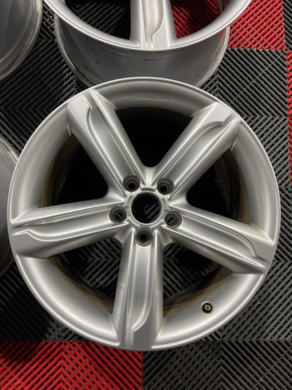 Original Alufelgen Audi TT 8J 8J0601025AT 9x18 ET52 5x112 Satz