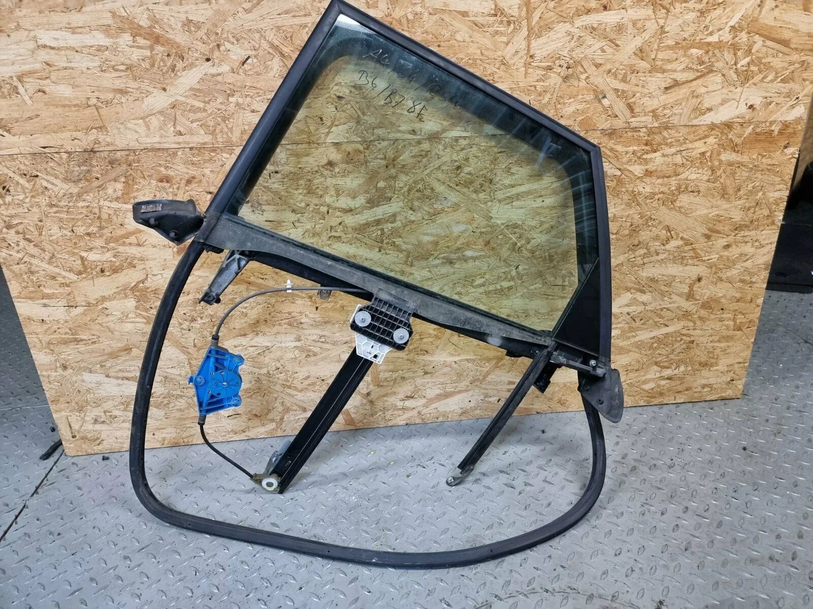 Einfachverglasung Audi A4 S4 RS4 8E B7 Fensterheber Scheibe HL