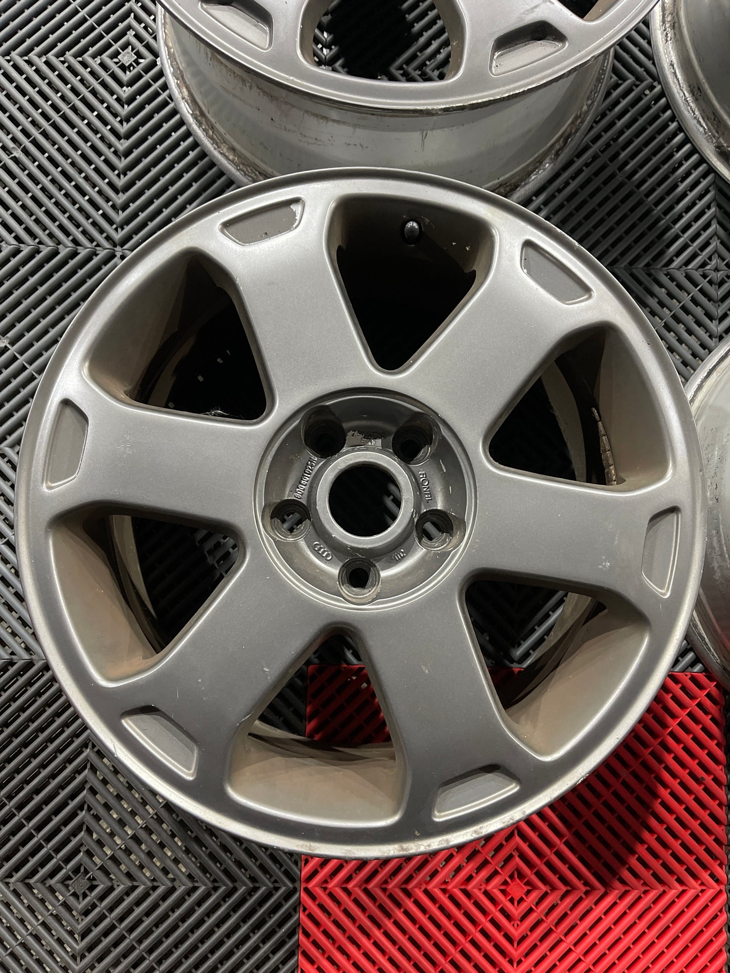 Original Alufelgen Audi S4 B5 8D0601025N 7,5x17 ET45 Satz