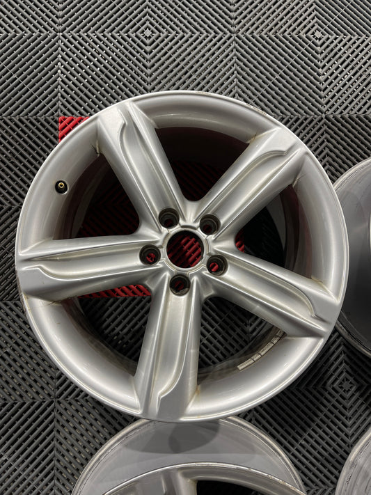 Original Alufelgen Audi TT 8J 8J0601025AT 9x18 ET52 5x112 Satz