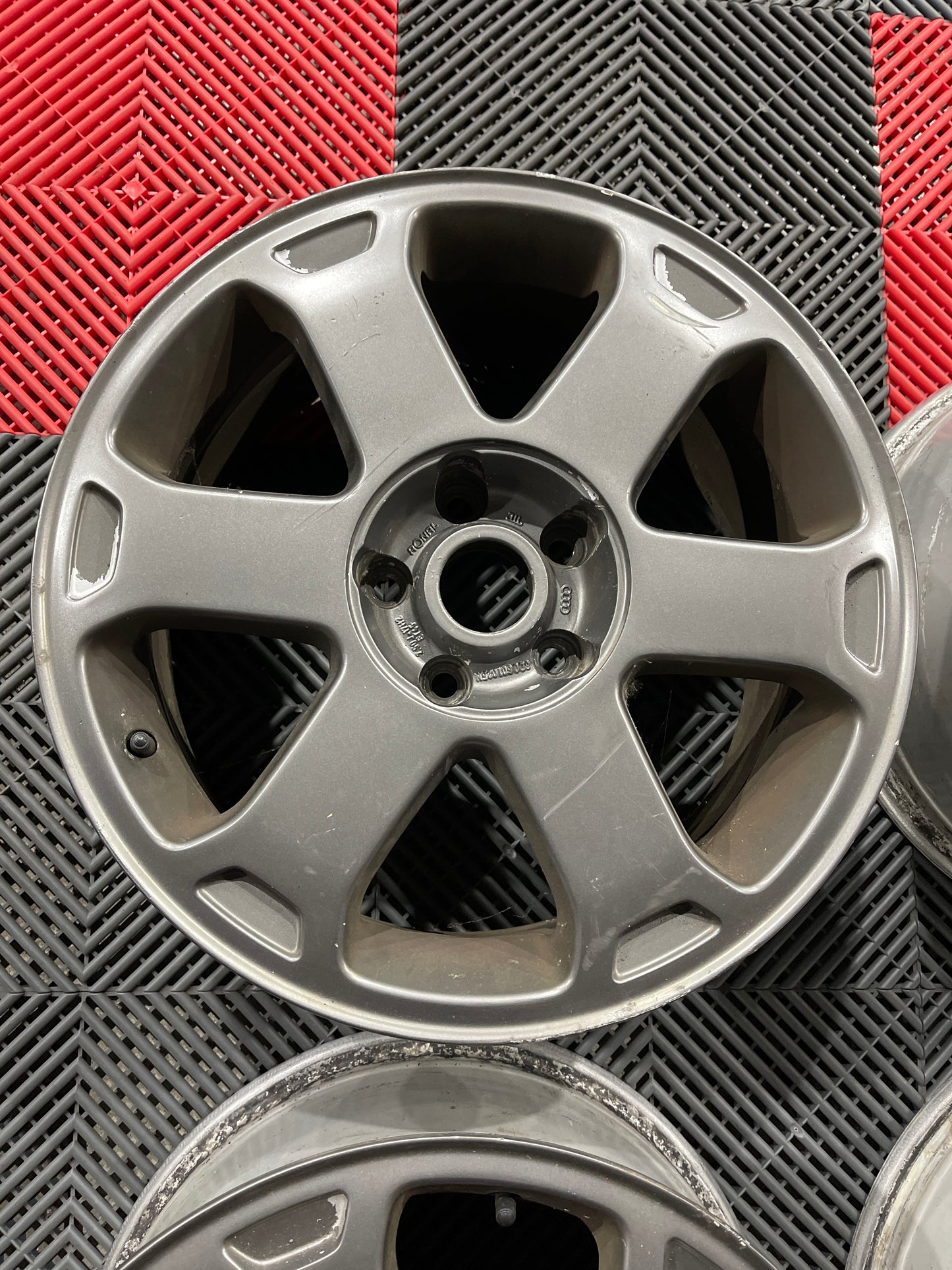 Original Alufelgen Audi S4 B5 8D0601025N 7,5x17 ET45 Satz