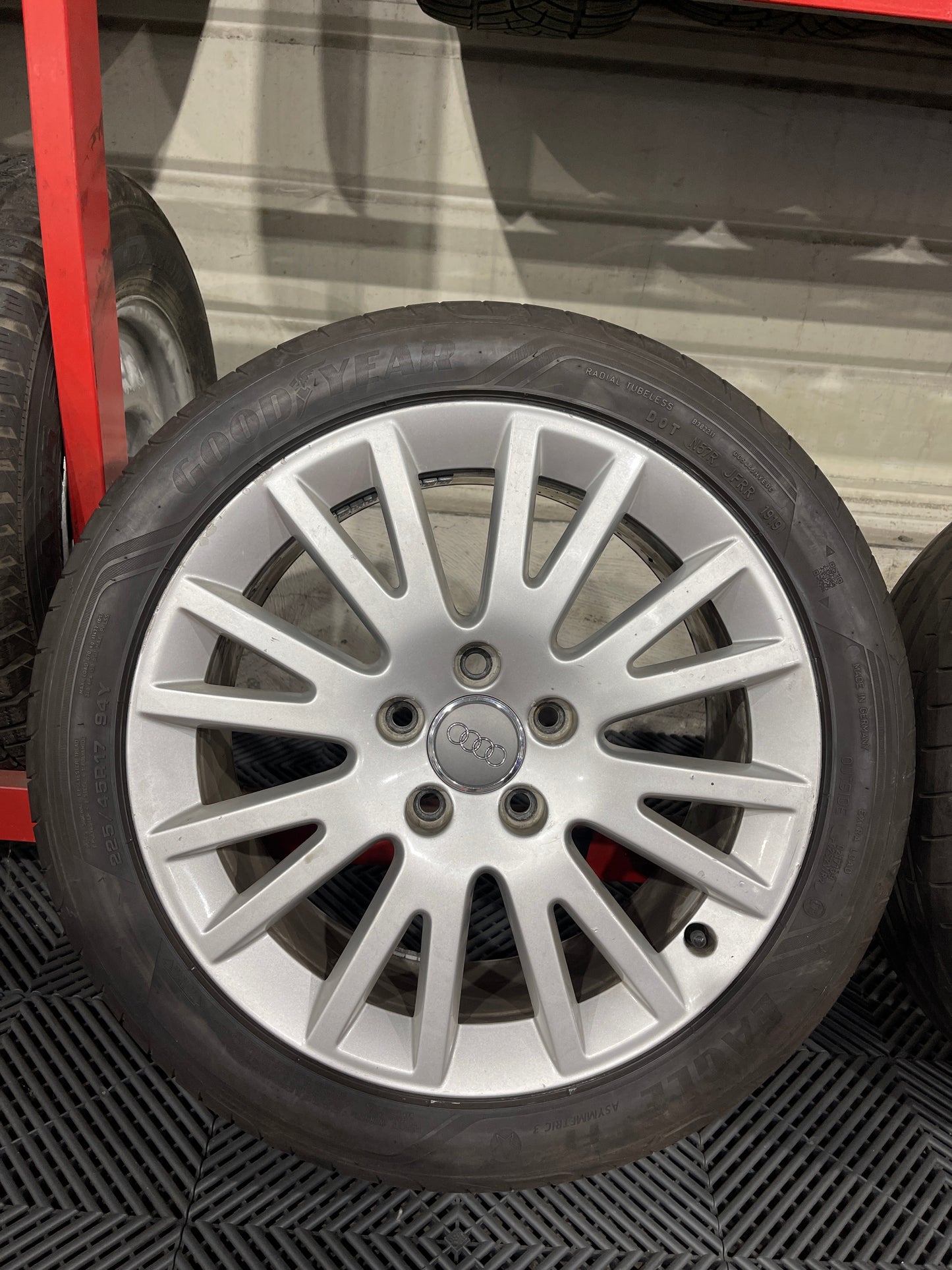 Audi A3 225/45R17 8P0601025AF Alufelge 6mm Sommerräder