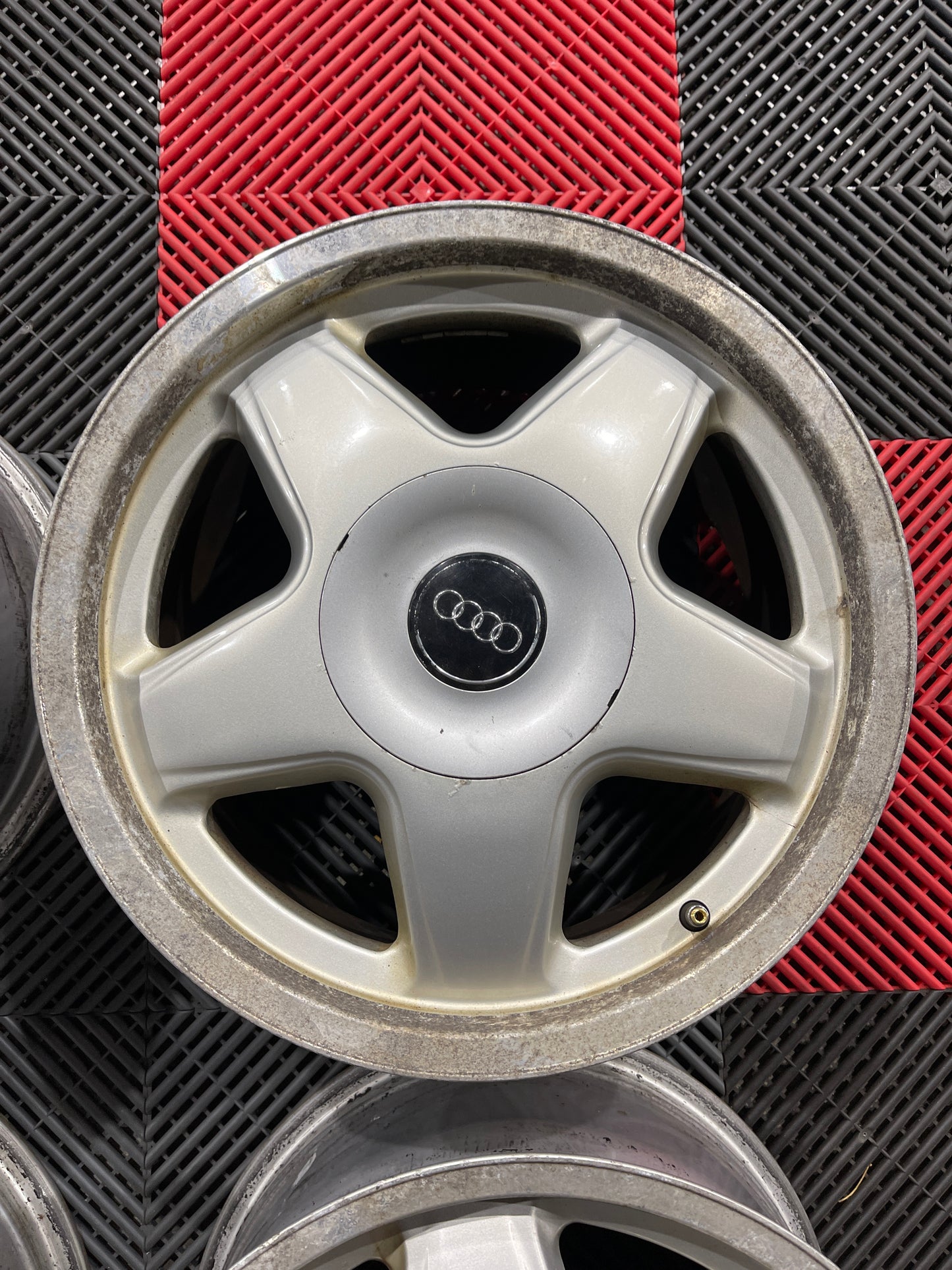 Original Alufelgen Audi A6 C4 4A0601025E 8x16 ET40 5x112