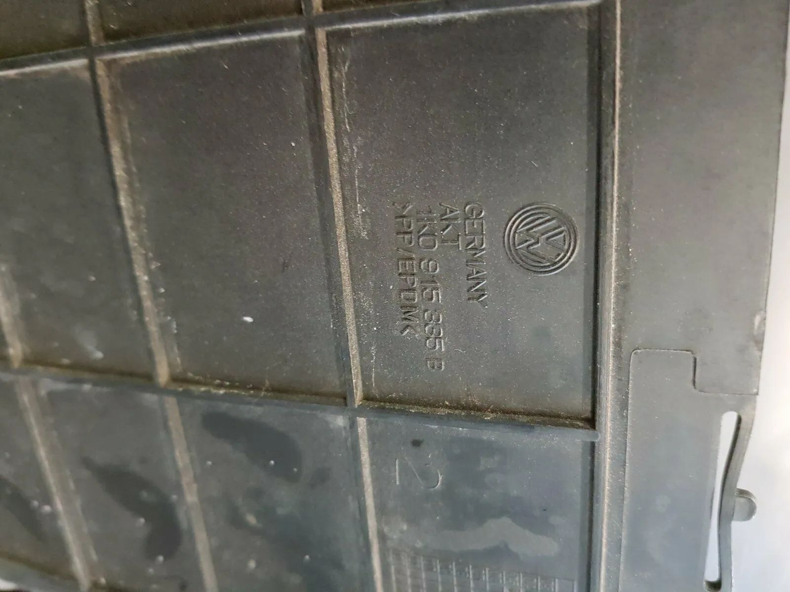 Batteriekasten Batteriehalter 1K0915333B Audi A3 Golf 5 6 Träger