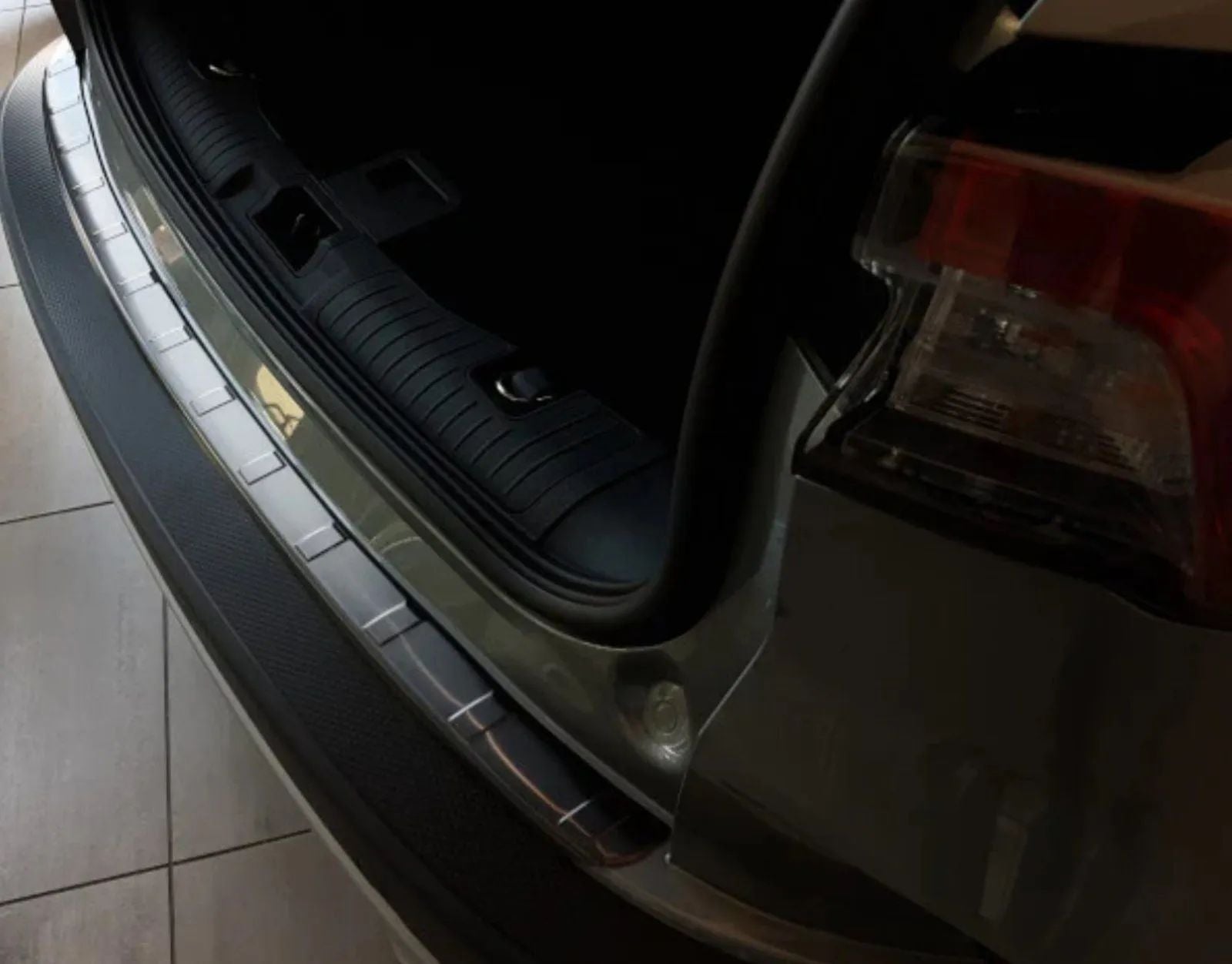 Irmscher Ford Kuga Ladekantenschutz schwarz 2004001411 ab BJ 2020