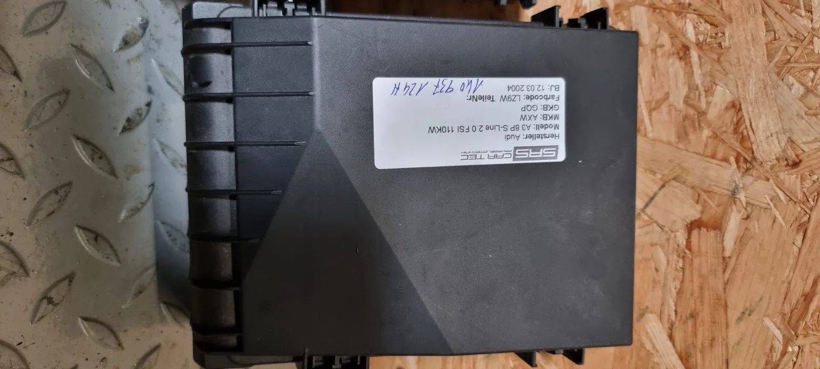 Audi A3 Sicherungskasten Motorraum 1K0937124H VW Seat Skoda Fuse