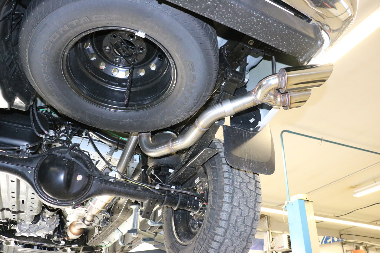 FOX Ford Ranger 4x4 - Doppelkabine + Wildtrak Endschalldämpfer Sidepipe, Ausgang an der rechten Fahrzeugseite hinter dem Hinterrad  - 2x115x85 Typ 38