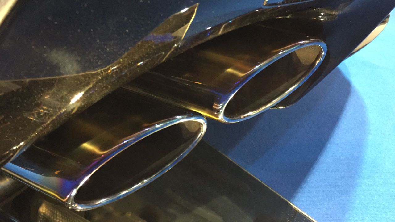 Lexus RC F Endschalldämpfer rechts/links - 2x115x85 Typ 38 rechts/links Colour (Rand eingefärbt)