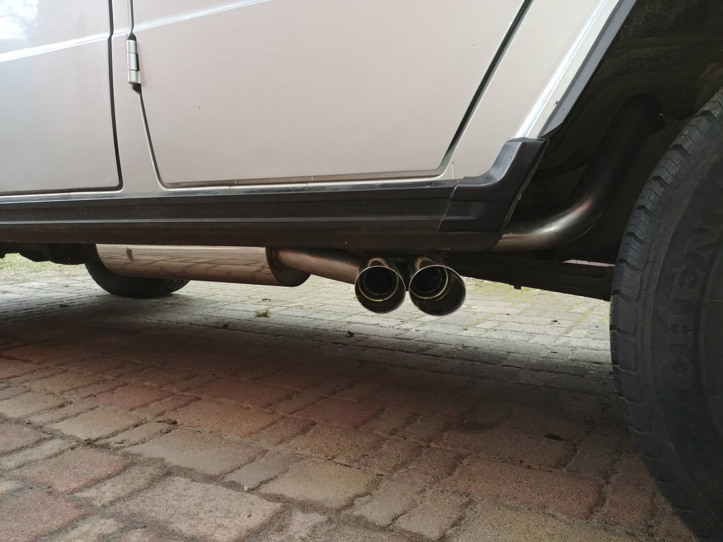 Mercedes G-Klasse - 463 (ohne Trittbrett) Endschalldämpfer Ausgang seitlich - 2x80 Typ 14