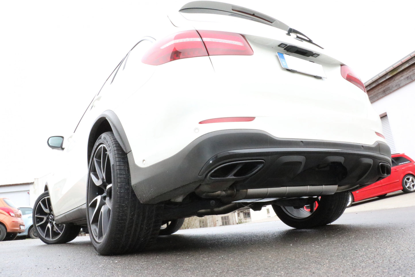 Mercedes GLC X253 Endschalldämpfer quer Ausgang rechts/links - Ausgang der Endrohre in den originalen Endrohren