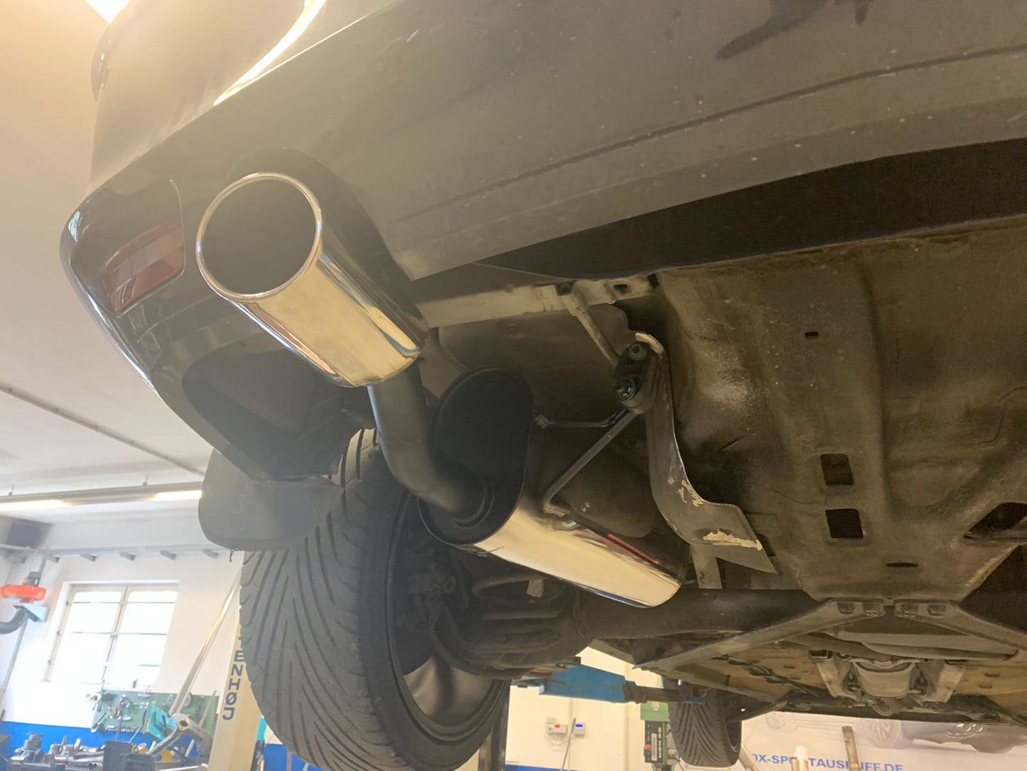 Opel Astra H TwinTop mit Ausschnitt Endschalldämpfer einseitig - 115x85 Typ 32