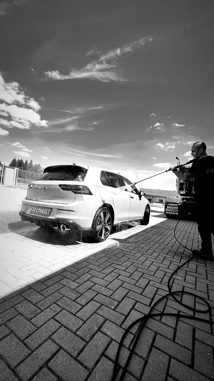 FOX VW Golf VIII GTE mit Einsatz schwarz Endschalldämpfer rechts/links - 1x100 Typ 25 rechts/links inkl. Heckeinsatz schwarz lackiert